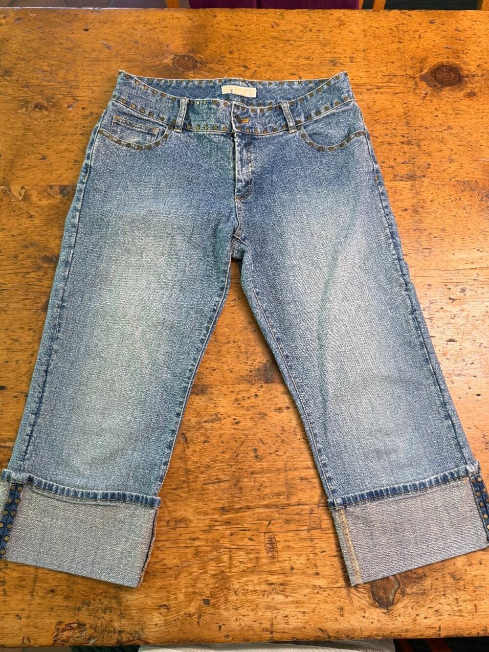 Michael Kors size 10 light-wash cropped capri jeans with studded cuffed hems
